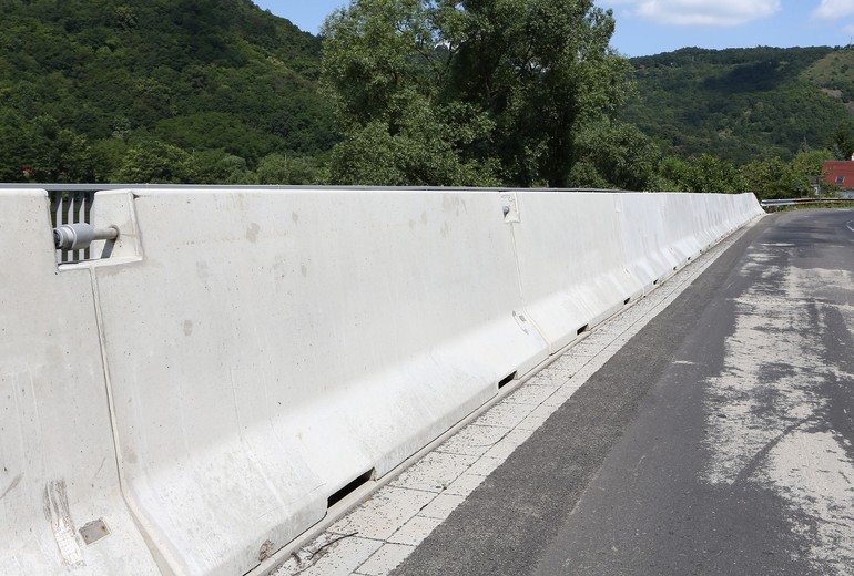 CSB - ROAD BARRIER TWO-SIDED 120