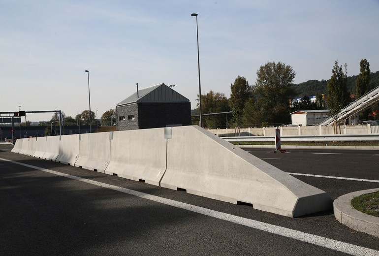 CSB - ROAD BARRIER TWO-SIDED 80