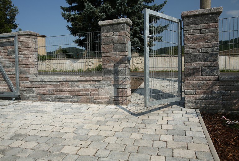 FREESTANDING AND RETAINING WALLS