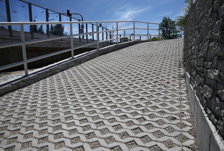 PERMEABLE AND RETENTION PAVERS