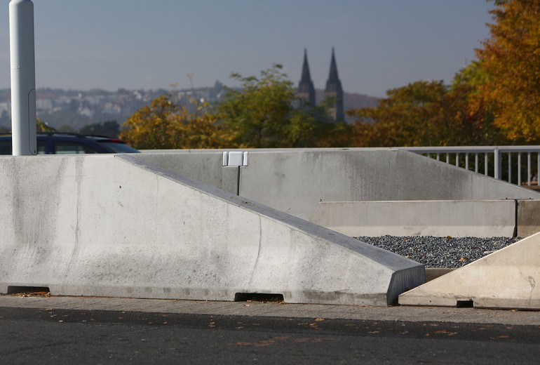 CSB - ROAD BARRIER TWO-SIDED 100